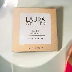Laura Geller Baked Original Highlighter - Subtle Cream